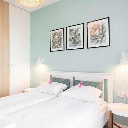 Walonska With Free Parking By Renters Lejlighed *